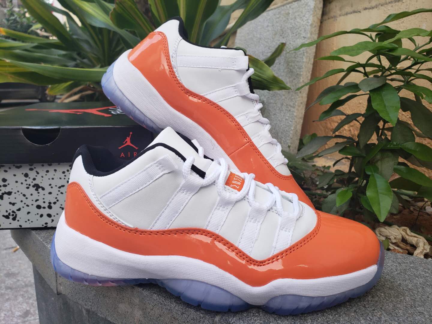 Air Jordan 11 Retro Low-052