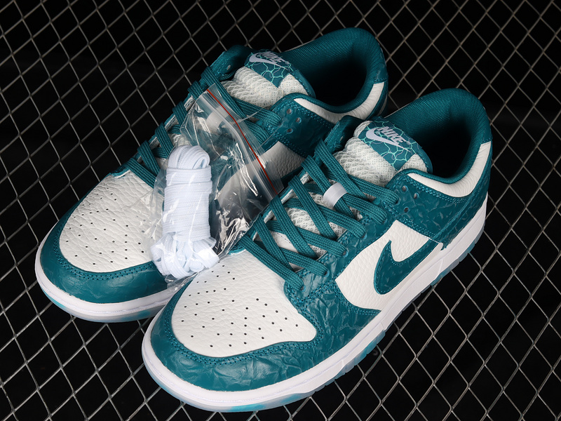 SB Dunk Low-011